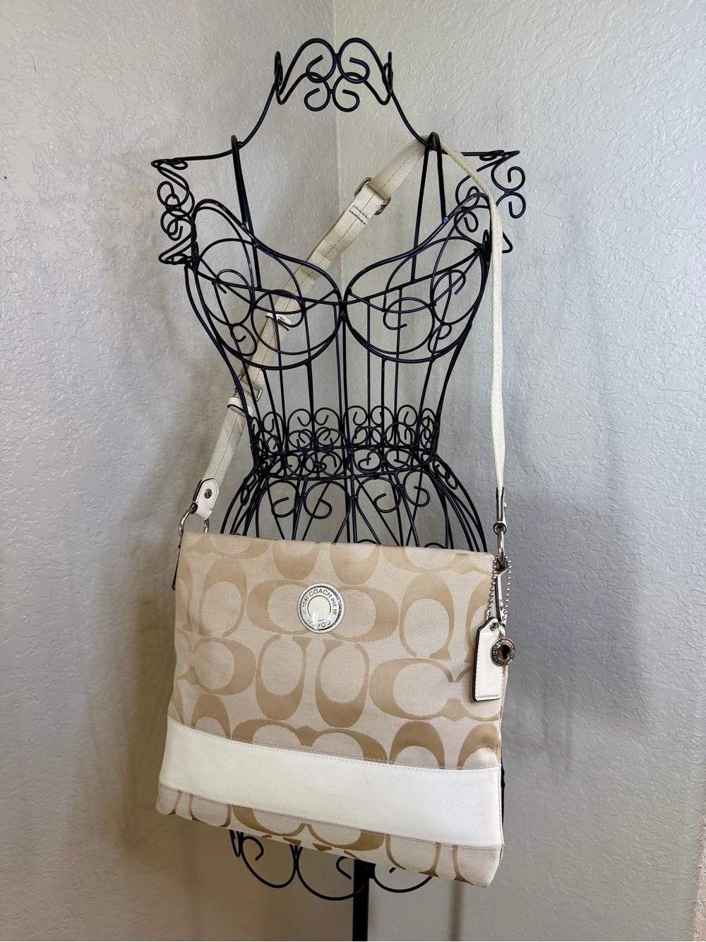 Coach Signature Canvas Crossbody Bag Tan Cream Y2K Vintage Adjustable Strap